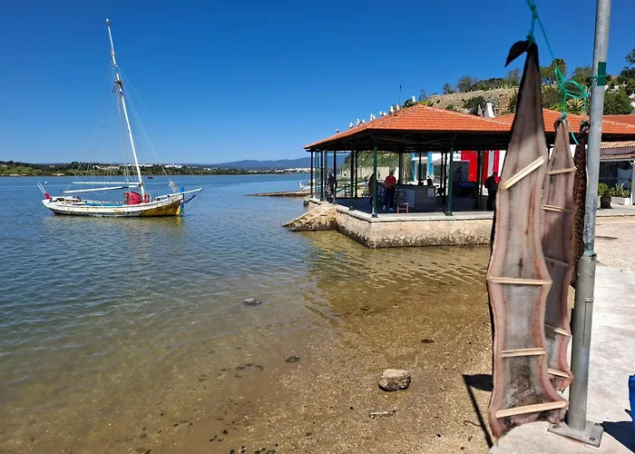 And Cozy Townhouse Semesterbostad