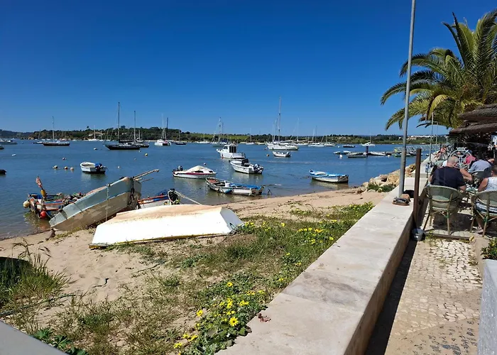 And Cozy Townhouse Semesterbostad